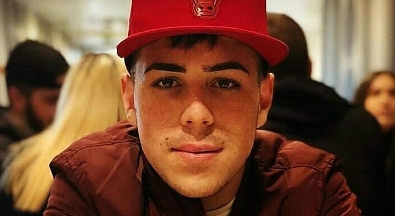 Funerali di “Sghilli”, carrozza con cavalli e corteo di scooter degli amici di San Michele