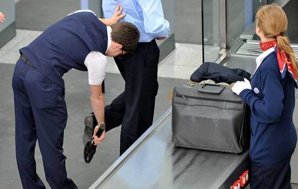 Donna elude i controlli di sicurezza, allarme all’aeroporto di Monaco