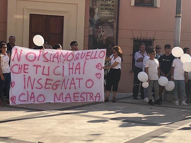 Teulada e Domusdemaria piangono Luciana Arrus, la dolce maestra: “Impossibile dimenticare i suoi occhi”
