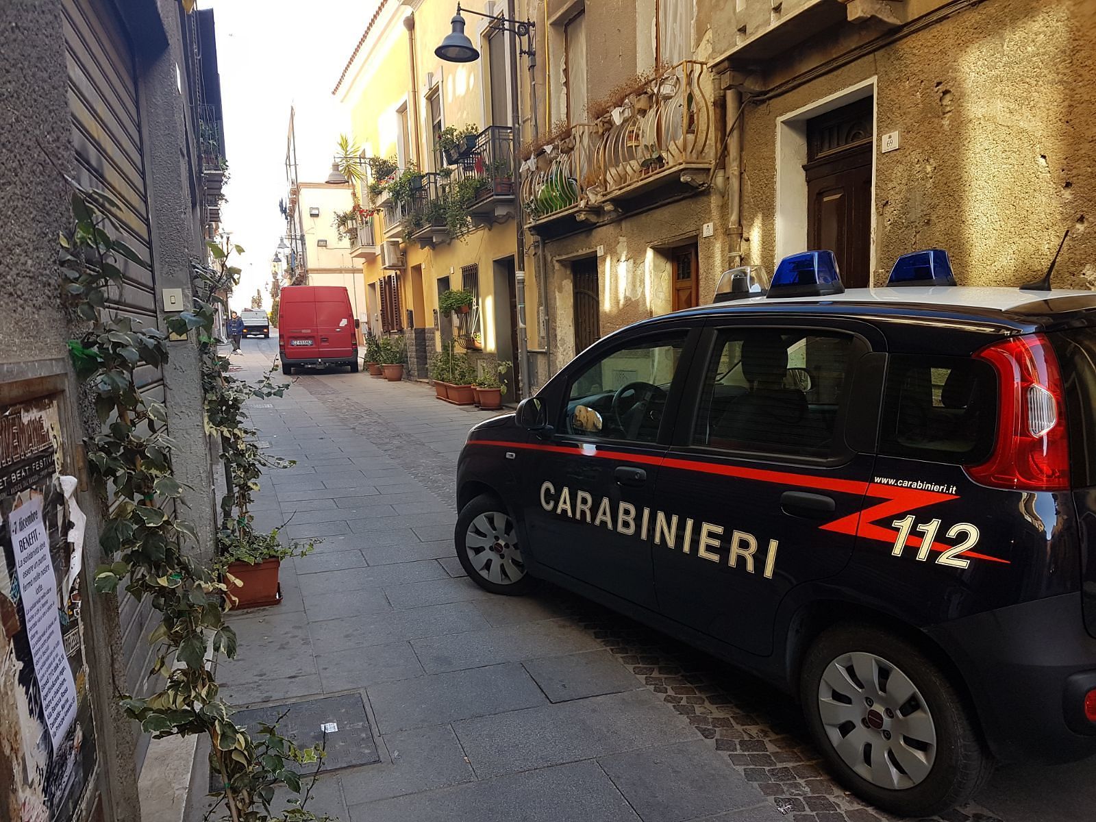 Ruba la borsa a una turista a Cagliari, arrestato 18enne straniero