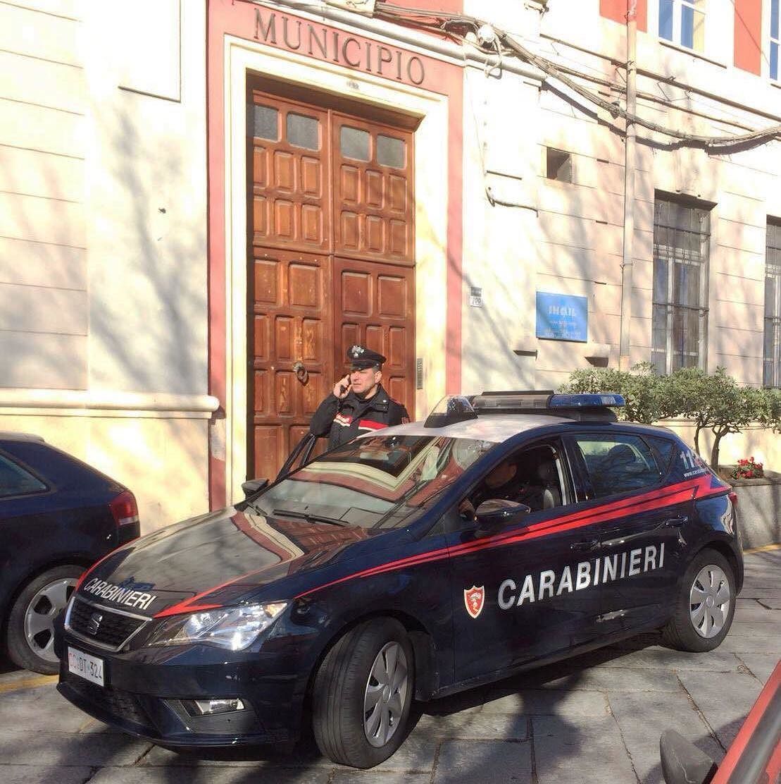 Lanusei, si slaccia i pantaloni davanti a madre e figlia: anziano denunciato per atti osceni