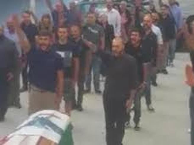 Sassari, 23 indagati per il funerale fascista
