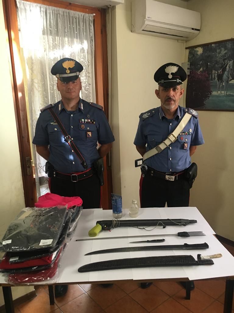 Alla guida senza patente e con un machete in casa: una denuncia a Cagliari