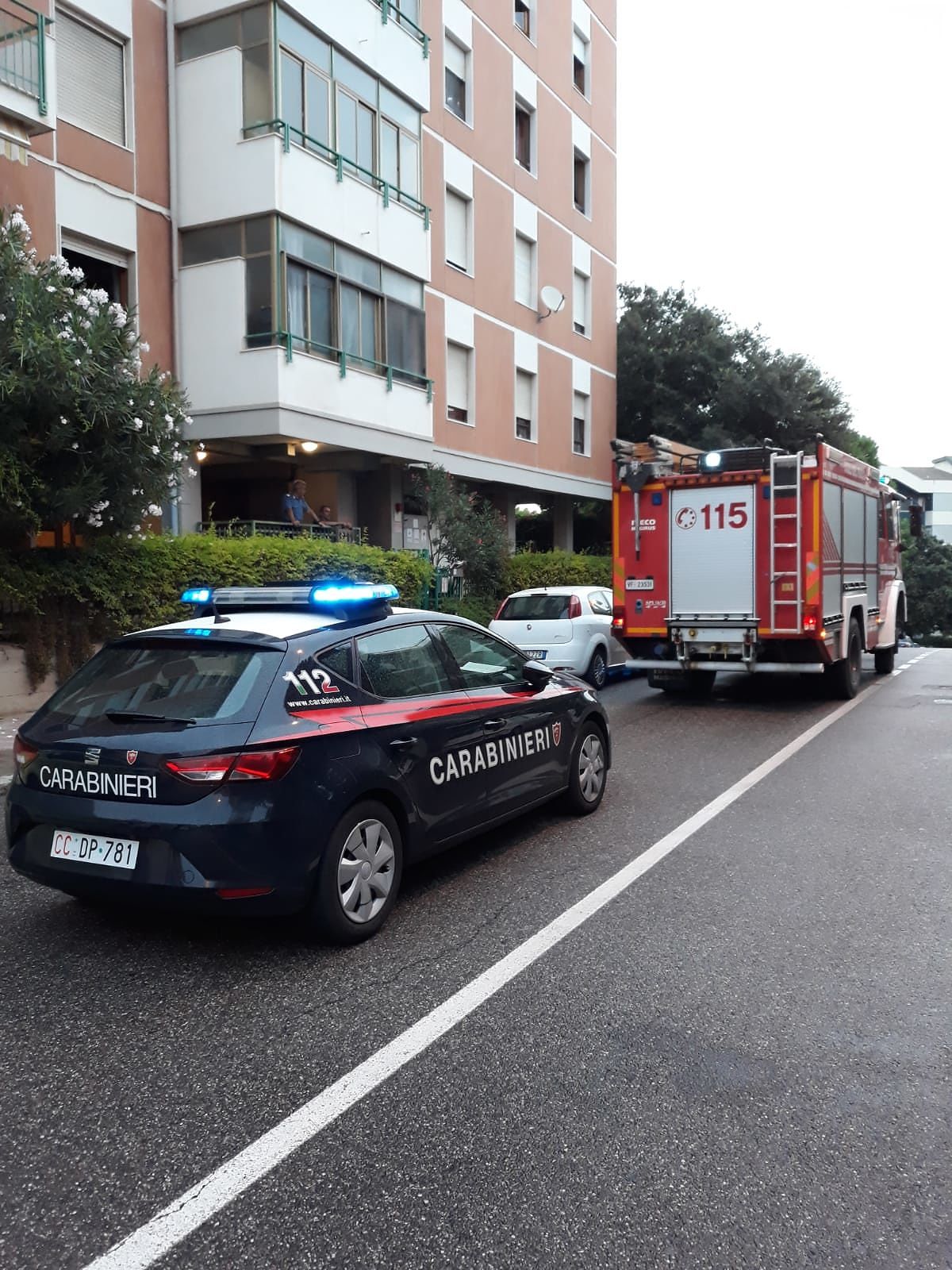 Auto data alla fiamme ad Assemini, intervengono i carabinieri