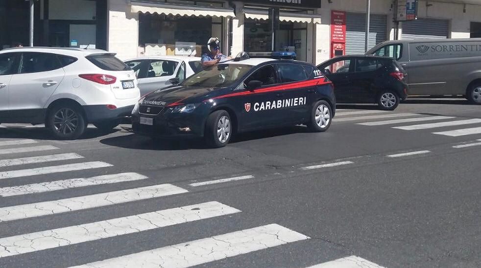 Sorpreso a rubare da 3 auto in sosta: un arresto in viale Trieste