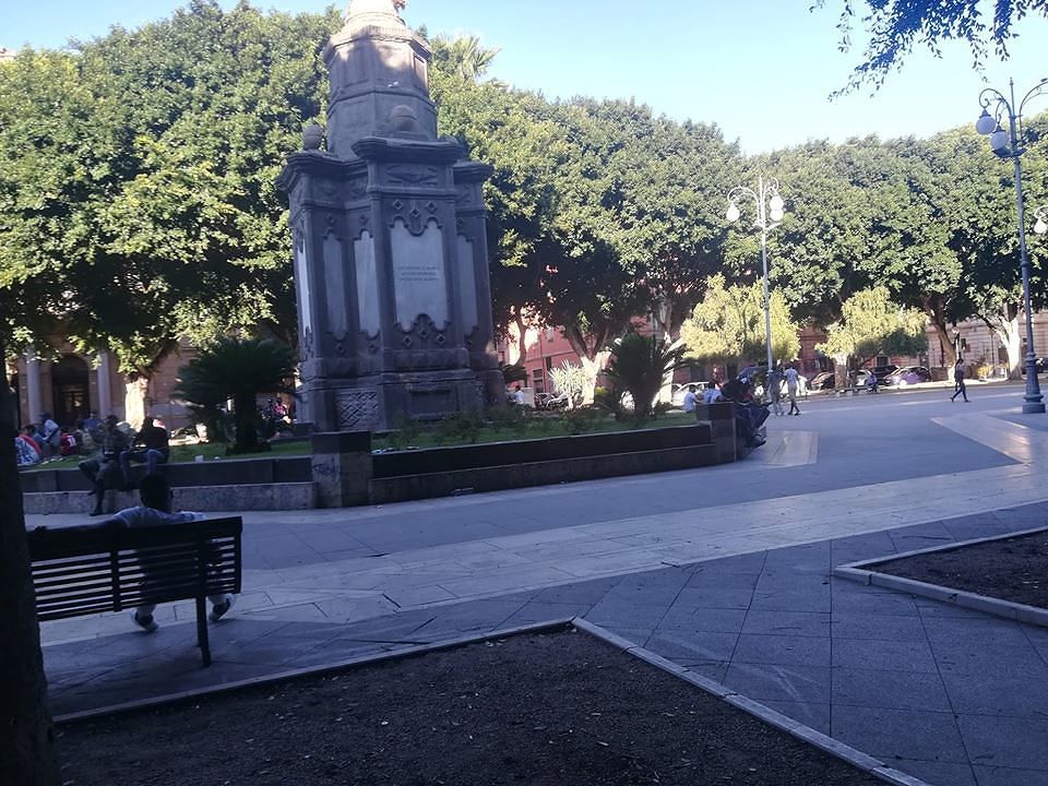 Mercatino dei fiori, movida, tavolini e addio wifi: rivoluzione in piazza del Carmine