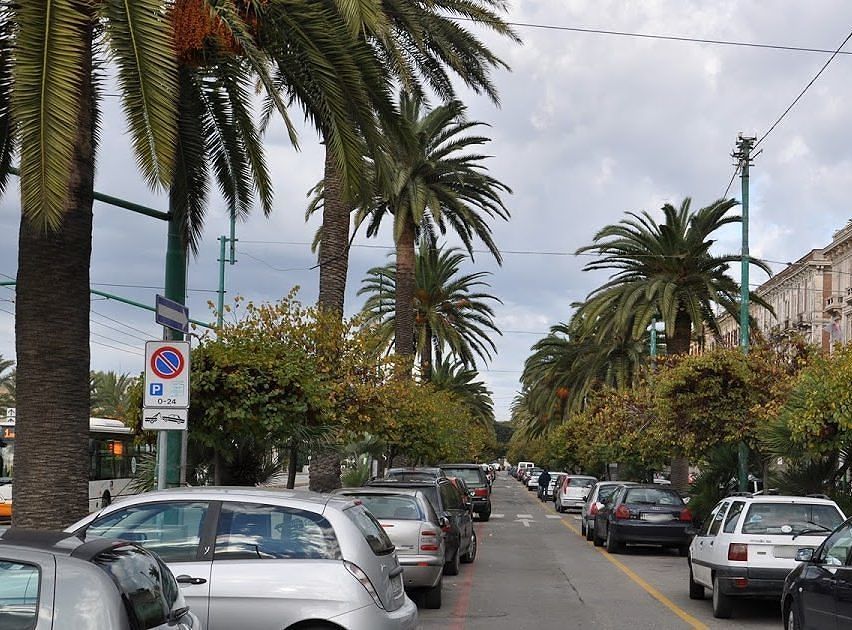 Cagliari, il bel gesto di uno straniero: trova un portafoglio con 120 euro e lo restituisce