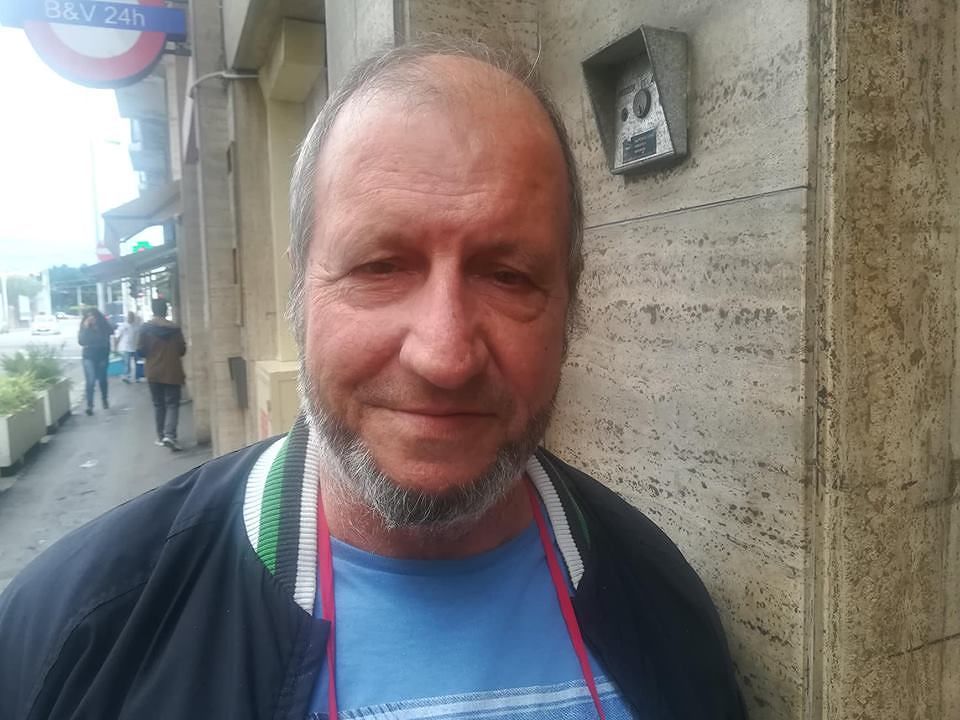 Tonino di Cagliari, fumatore incallito: “3 pacchetti al giorno, meglio se non posso comprarli col reddito di cittadinanza”