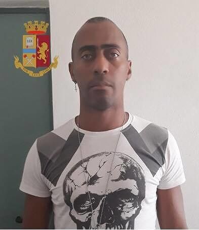 Cagliari, scippa una donna in un bar in via Dante: in manette un cubano
