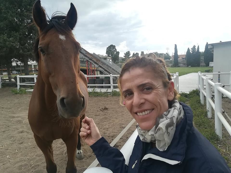 Ippoterapia a Cagliari, aria aperta e salute: “Decine di malati migliorati grazie ai cavalli”