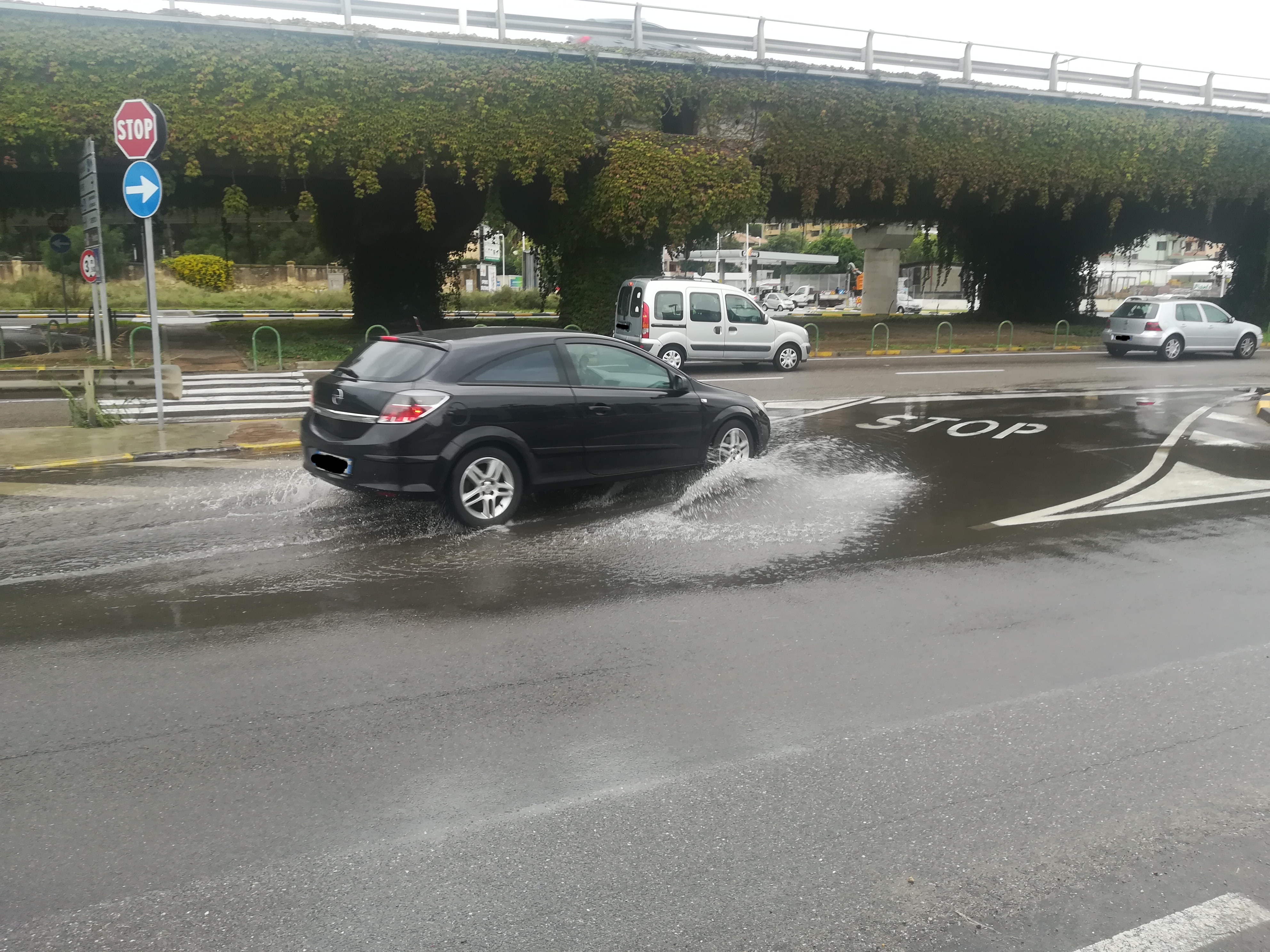 Maltempo a Cagliari, disagi sull’Asse Mediano: allagamenti tra viale Marconi e via Cadello