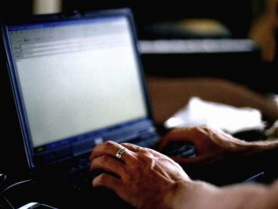 Perseguita una modella americana, stalker cagliaritano denunciato