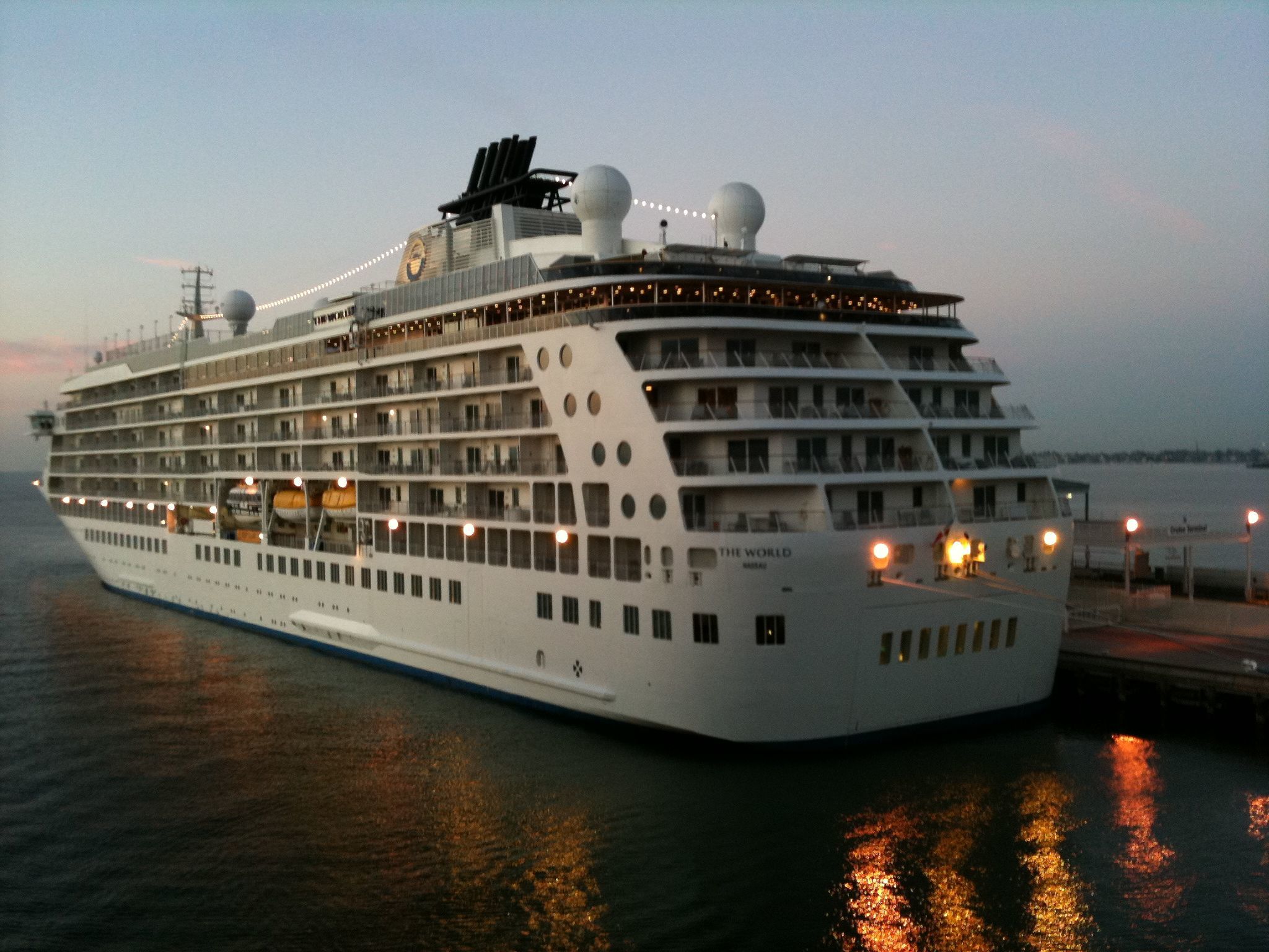 Crociere, la “The World” torna al porto di Cagliari per una tappa di 3 giorni