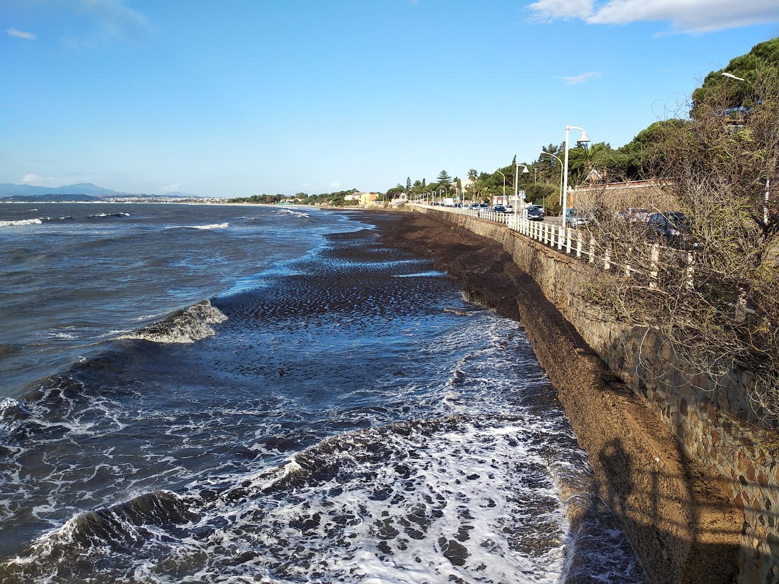 Quartu, il Margine Rosso dopo la tempesta: il mare si è ripreso la spiaggia