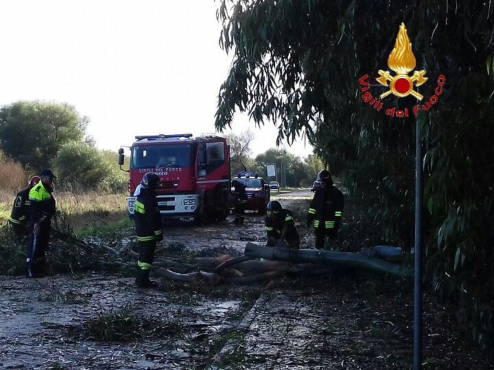Maltempo, disagi nell’Oristanese: sono oltre 100 gli interventi dei vigili del fuoco