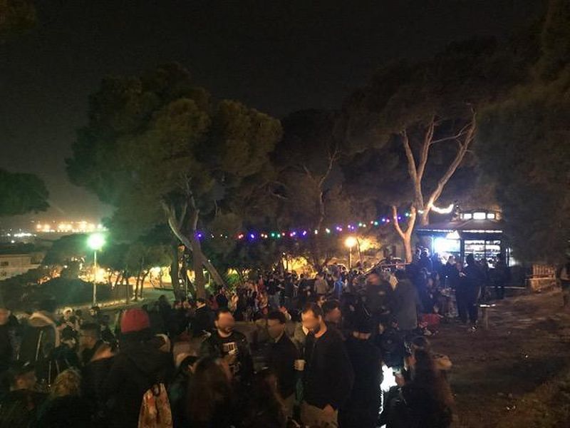 Cagliari, il volto sano di Halloween: “Botellon finalmente civile in viale Sant’Ignazio”