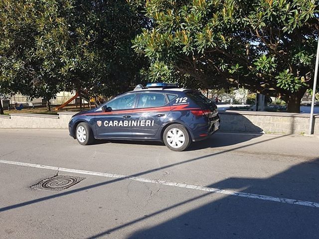 Emergenza droga tra i giovani in Sardegna: ad Arbus blitz dei carabinieri fuori dalle scuole