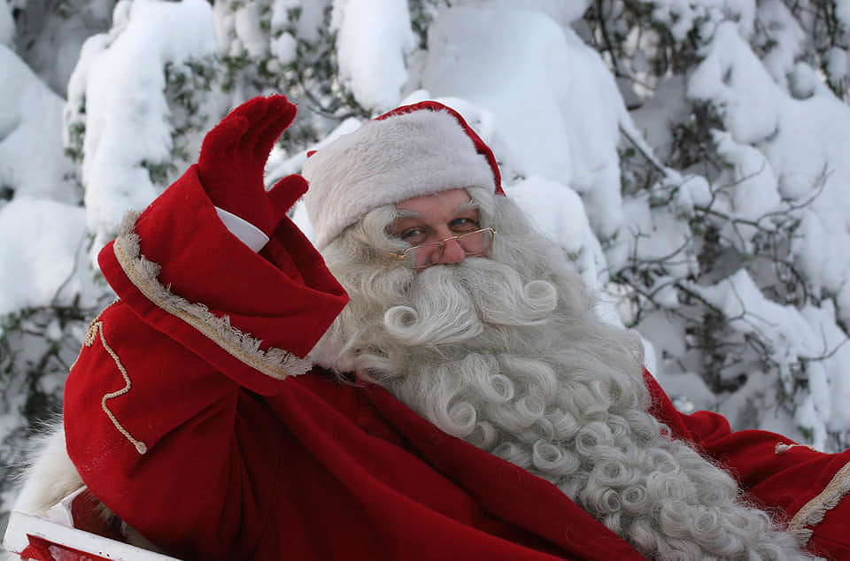 A Cagliari il Natale si accende in piazza Giovanni: 3 giorni tra elfi, giocolieri e Babbo Natale