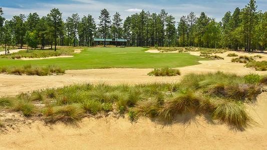 Oristano, hotel e campi da golf nella pineta di Torregrande: progetto verso il via