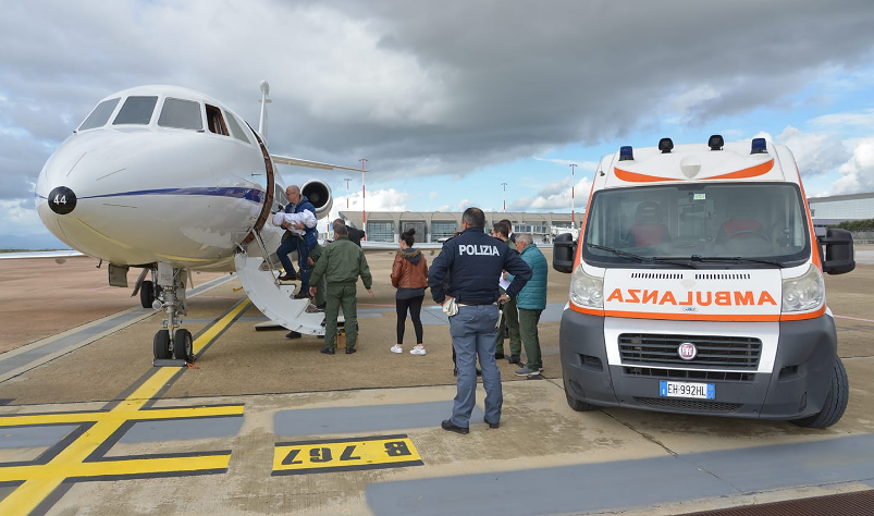 Volo salvavita dell’Aeronautica per una neonata di due mesi da Cagliari a Pisa