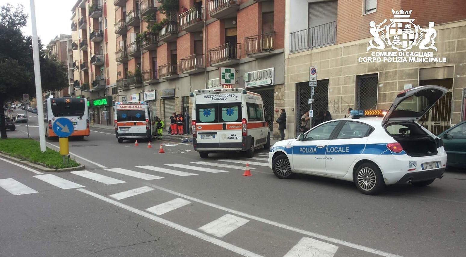 Cagliari, travolta da uno scooter in via Liguria: grave una 52enne ucraina