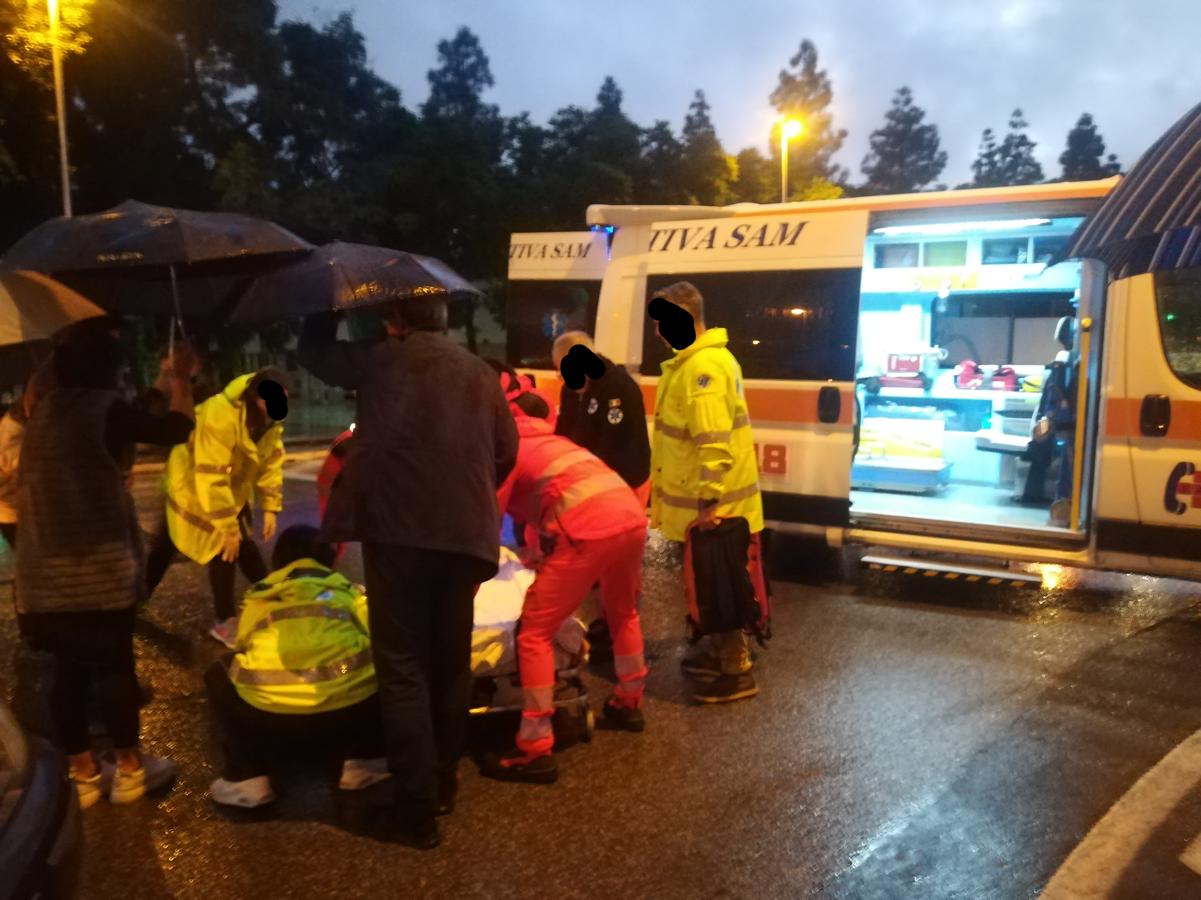 Cagliari, incidente sulle strisce in piazza Giovanni XXIII: 72enne investita e trasportata all’ospedale