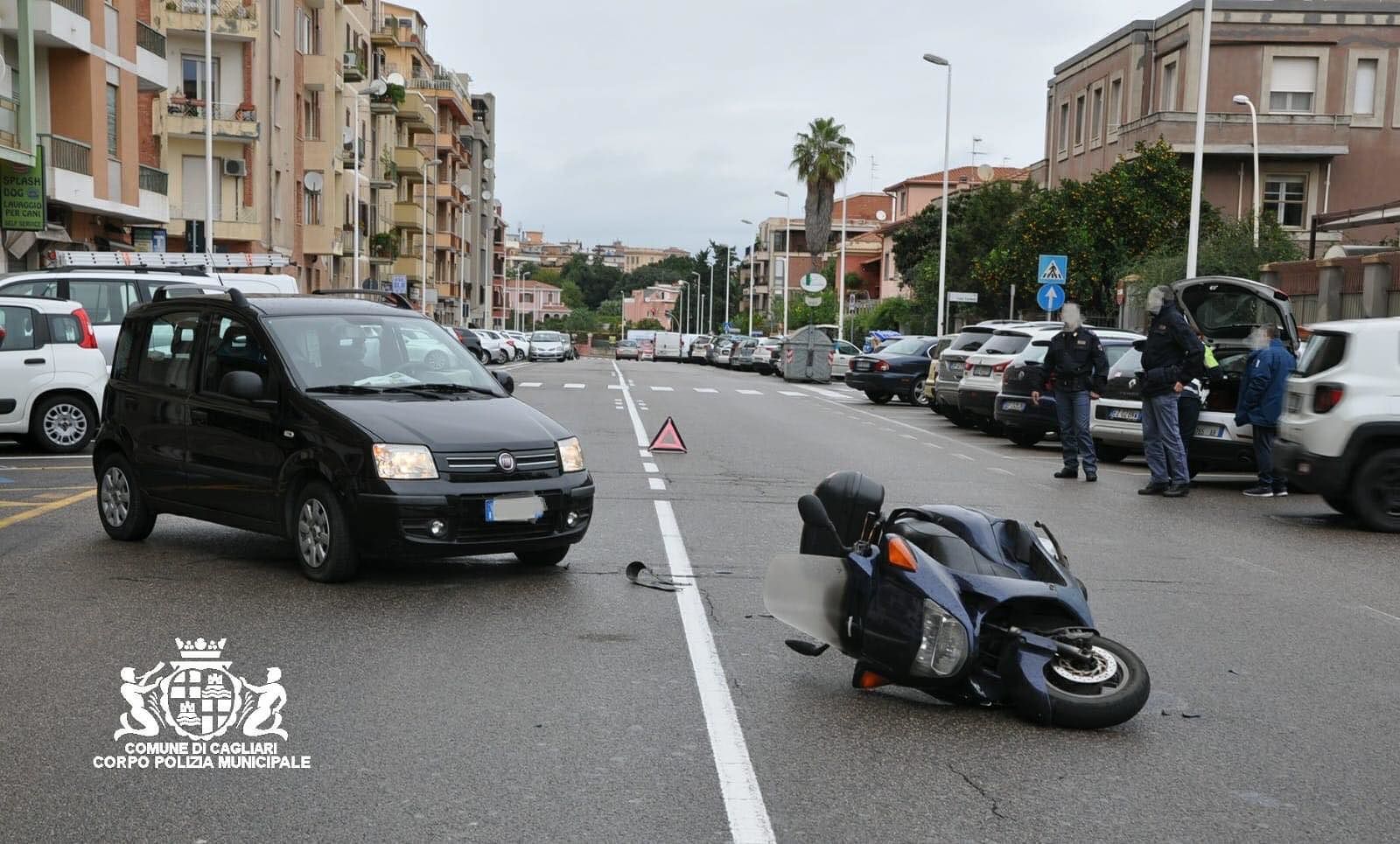 Cagliari, auto contro moto in via Palestrina: centauro all’ospedale