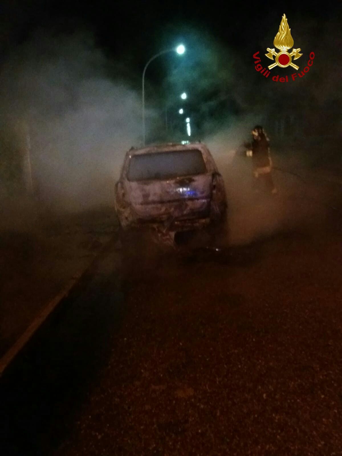 Auto in fiamme a Siurgus Donigala, intervengono i vigili del fuoco