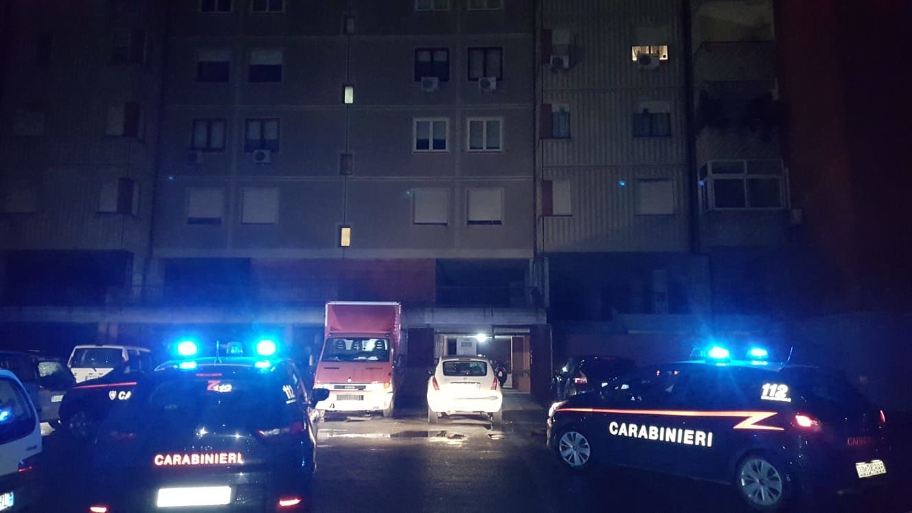 Un market della droga in casa a Sant’Elia: arrestati madre e figlio minorenne