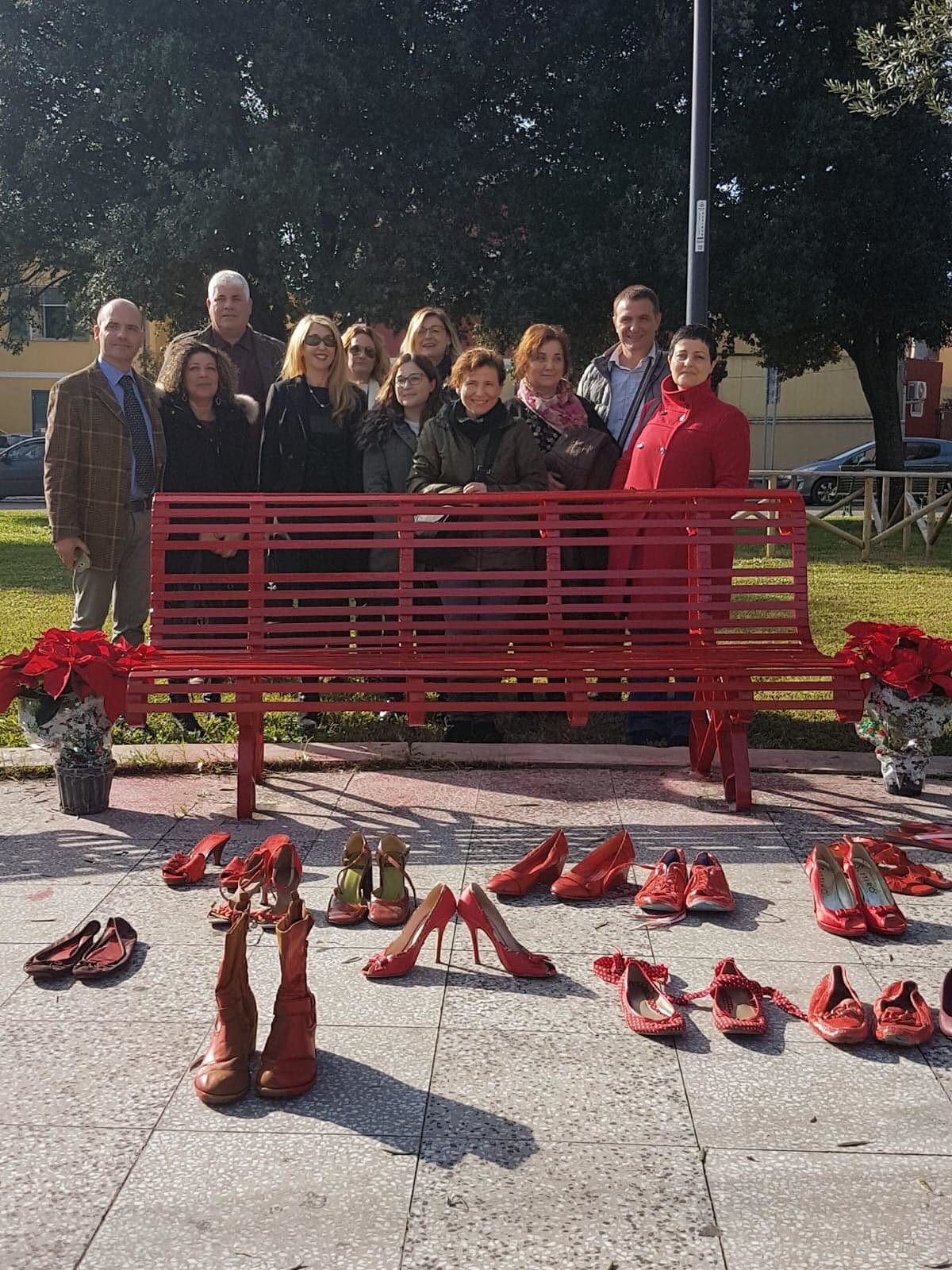 A Uta inaugurata la panchina rossa per dire NO alla violenza di genere
