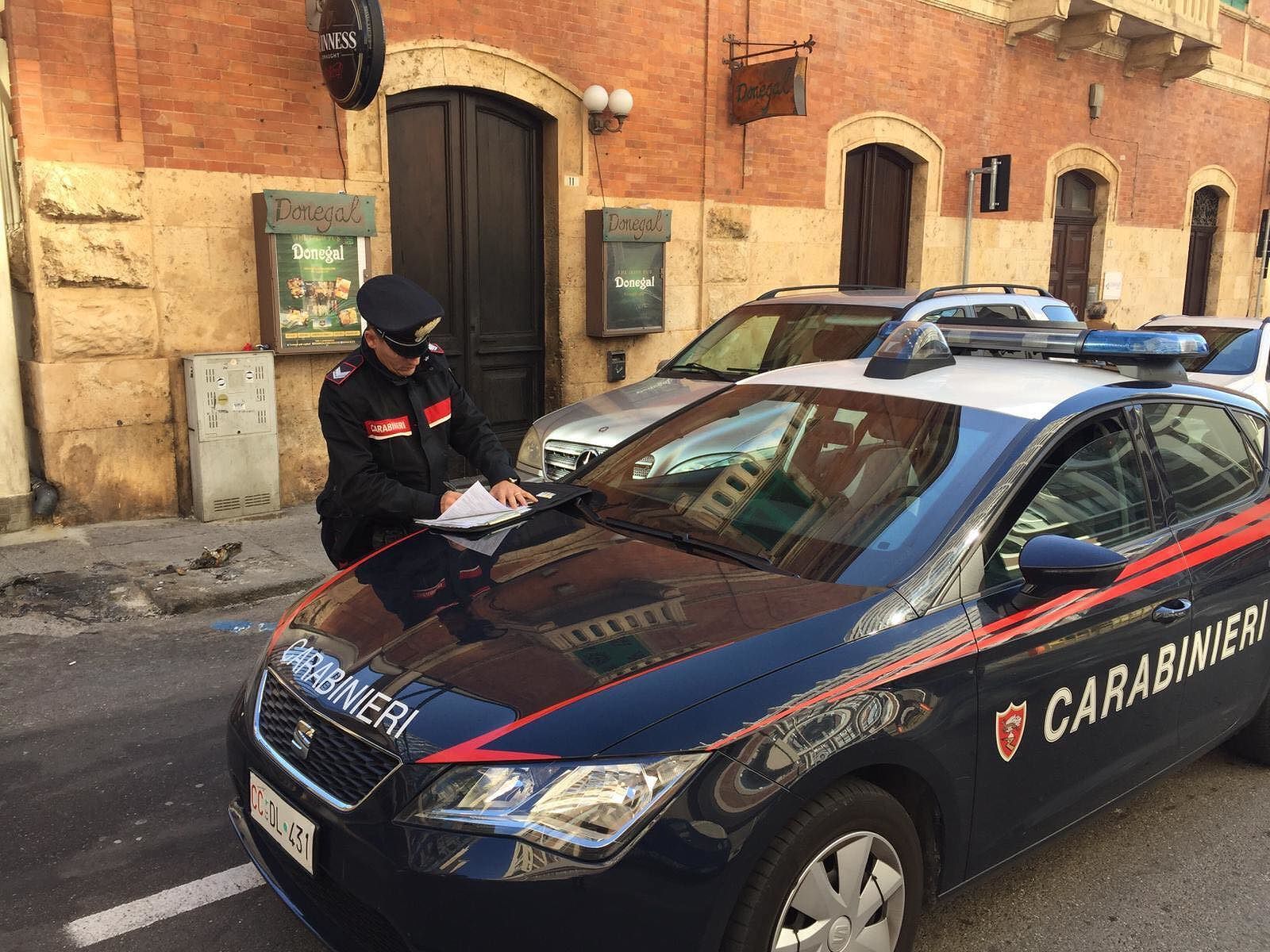 Cagliari, fiamme al portone d’ingresso del Donegal: indagini in corso