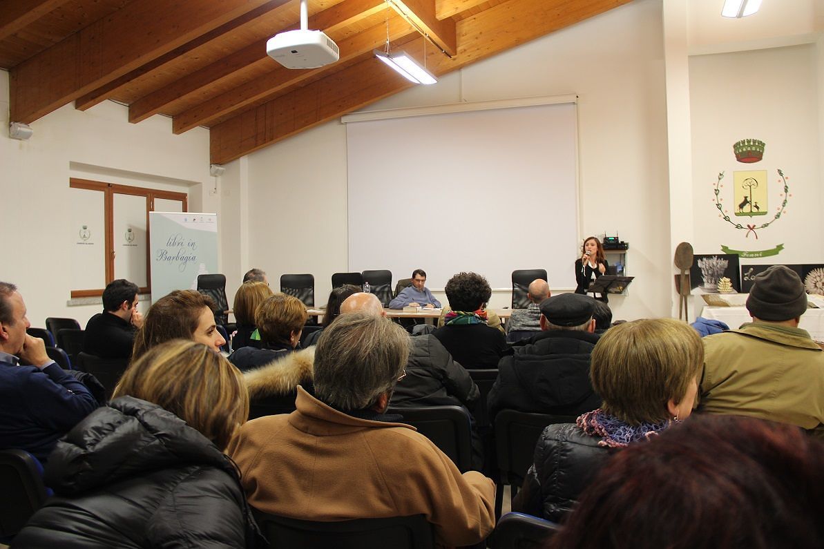 “Il futuro della lingua sarda passa anche attraverso i libri”, a Fonni dibattito sul bilinguismo