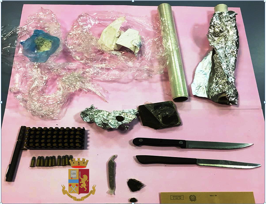 Cagliari, hashish, mannitolo e una “penna pistola” in casa: in manette 37enne