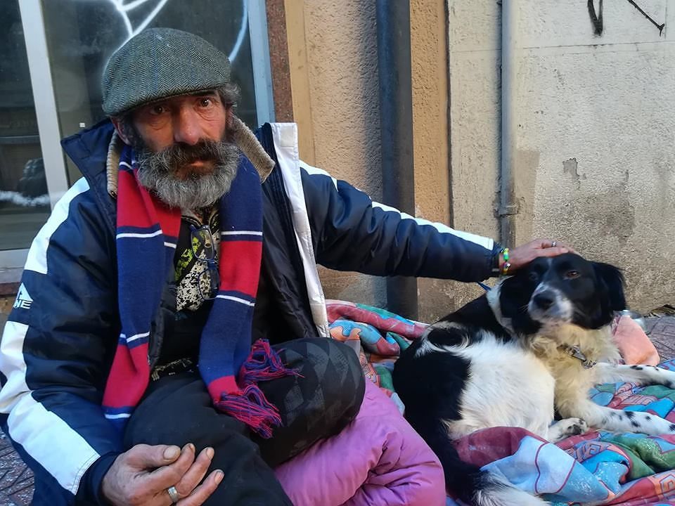 Cagliari, il disperato appello del panettiere senzatetto Roberto: “Una casa? Certo che la voglio”