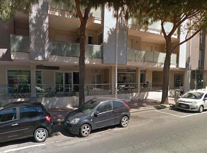 Pirri, rapina con spaccata al bar: ladro provoca danni per 1000 euro e ne arraffa “solo” 150
