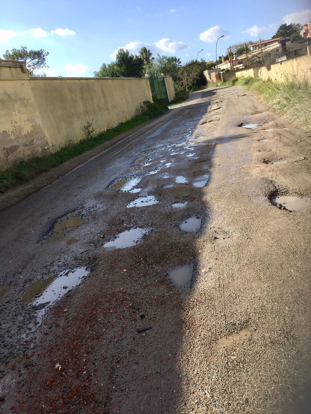 Flumini, strade piscina dove le macchine toccano il fondo: “Noi, dimenticati se non per le tasse da pagare”