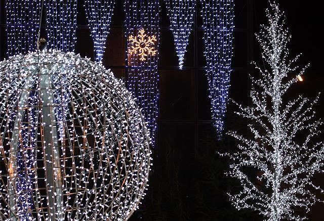 Natale al buio a Quartu, è polemica: “Le luminarie portano ricchezza, non frivolezza”