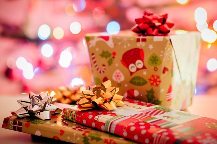 Cagliari, Babbo Natale di solidarietà in piazza Giovanni: raccolta doni per i sardi poveri