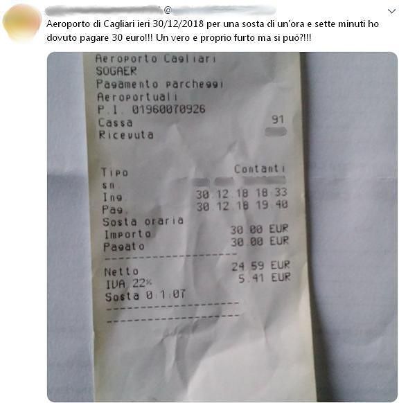 Cagliari, salasso all’aeroporto: “Trenta euro per un’ora di parcheggio”