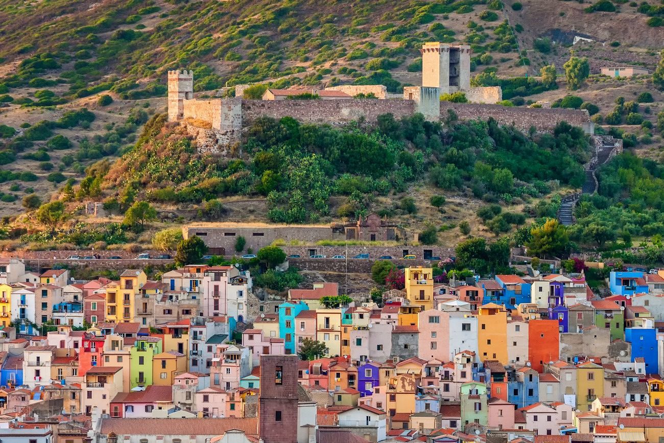 Bosa senz’acqua da quattro giorni: “Neanche una goccia, tutta la città a secco”