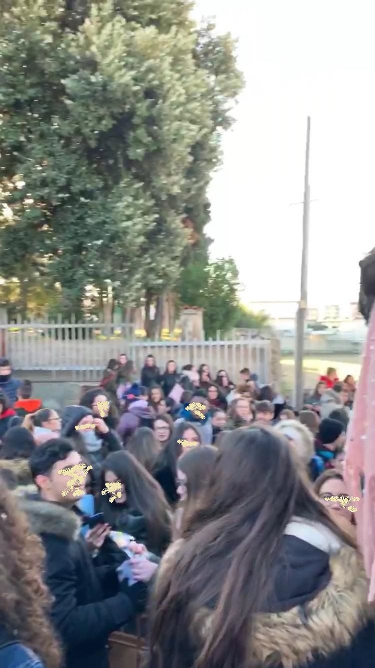 Cagliari, studenti del De Sanctis in sciopero: “Lottiamo per i nostri diritti, il riscaldamento non è un privilegio”