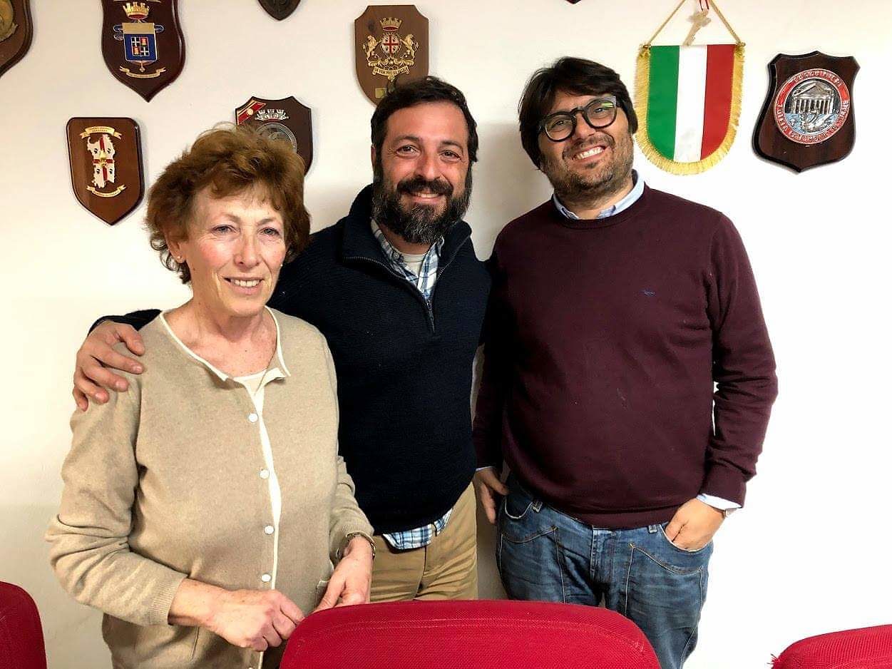 In bici con un ukulele per raccontare la Sardegna: il musicista Sebastiano Dessanay fa tappa a Sant’Antioco