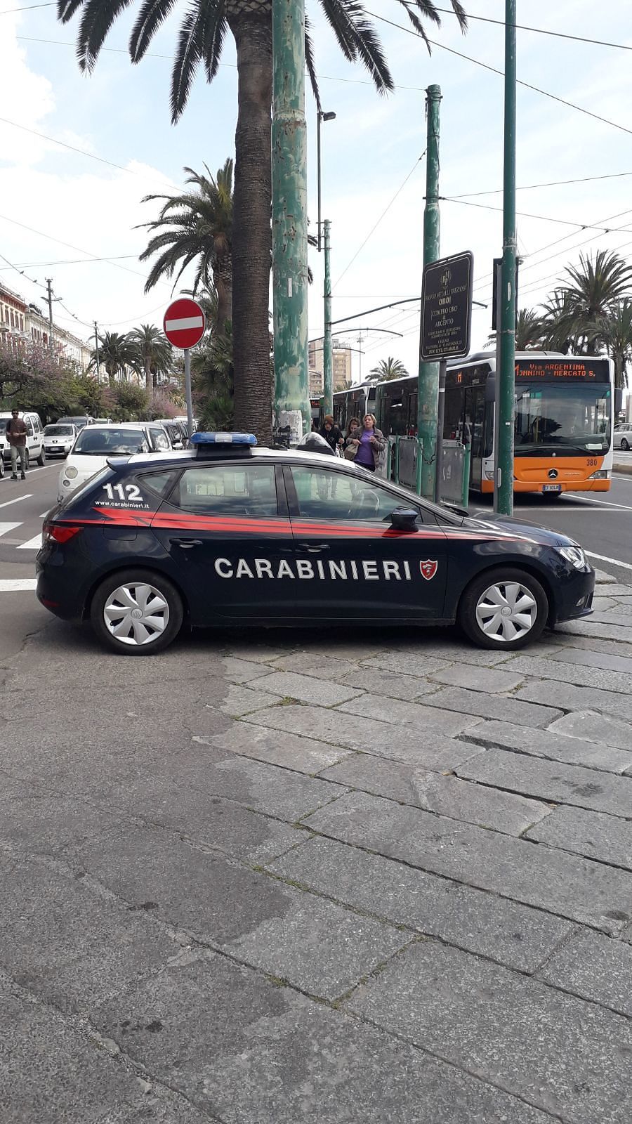Topo d’auto arrestato in via Baylle: è l’uomo che ha tentato il furto in un bar di via Sonnino