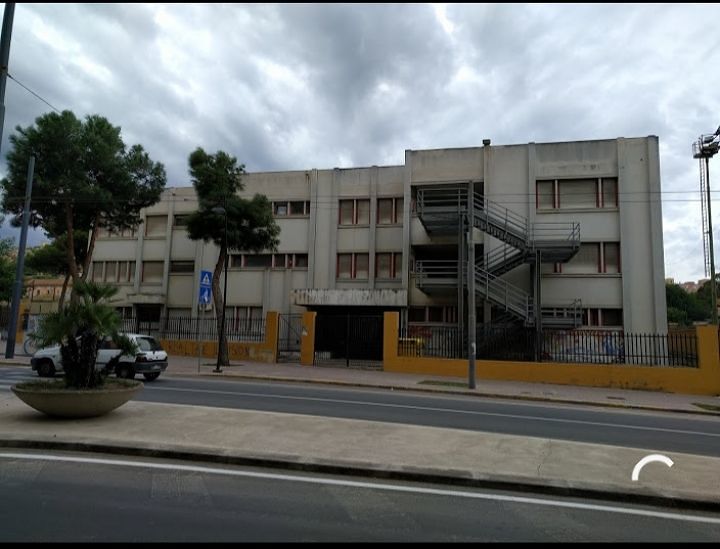 “Studenti senza riscaldamento nella scuola Italo Stagno: bimbi a lezione col giubbotto”