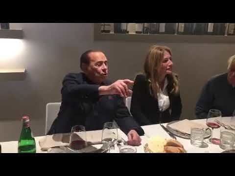 Berlusconi a Villasimius: “Nino cosa ti ho detto? Non avevamo mai fatto una strada così bella”
