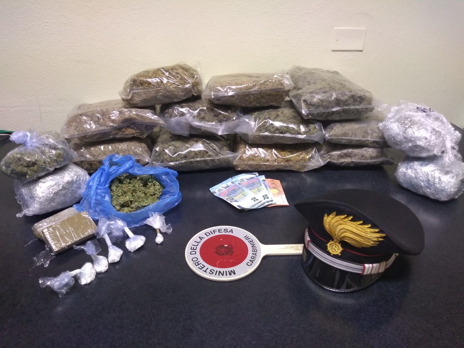 Serramanna, nella casa dello spaccio oltre 4 kg di marijuana: un arresto
