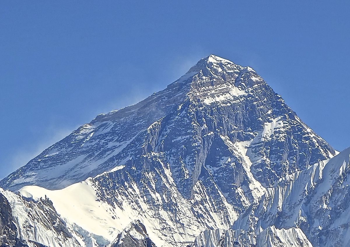 I ghiacci dell’Everest si sciolgono e restituiscono cadaveri