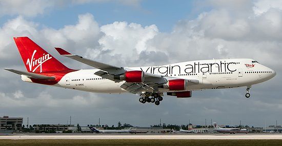 Malore per tutti i passeggeri a bordo, aereo in quarantena dopo l’atterraggio a Londra