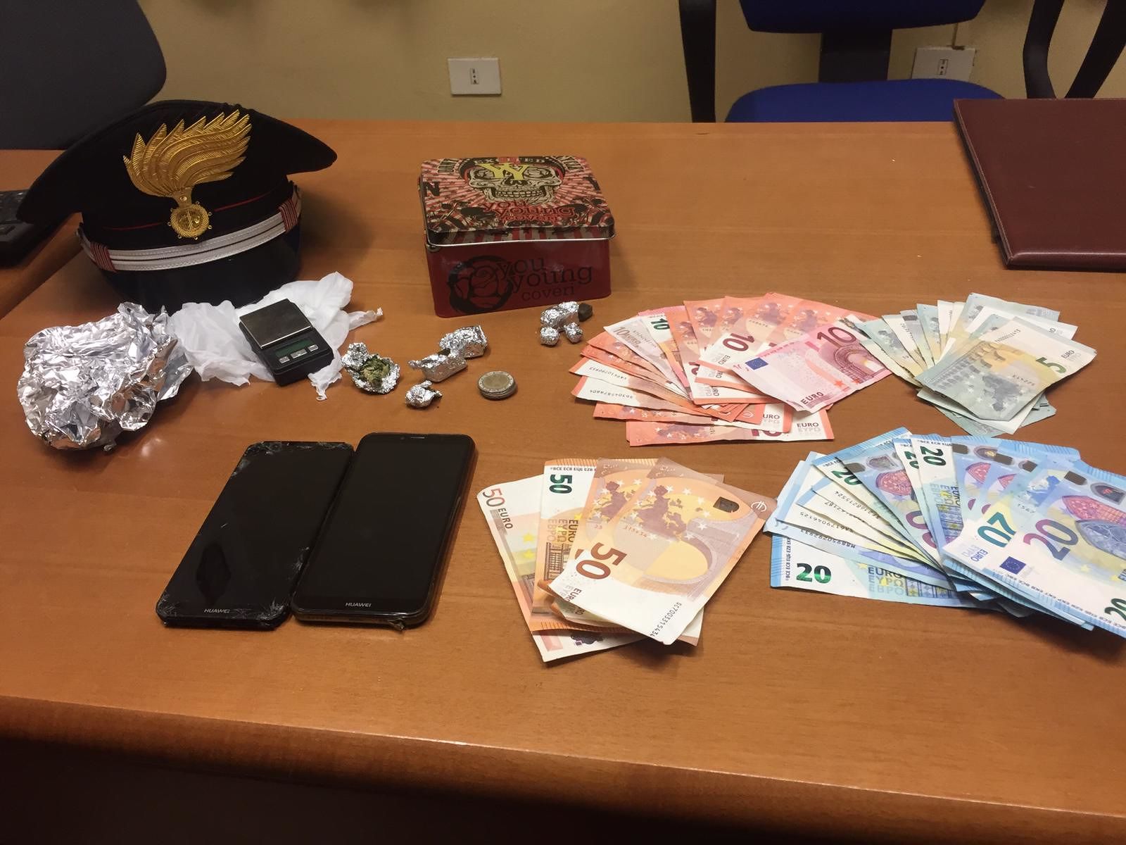 Spaccio di droga a Decimomannu: arrestato un minore, denunciato un giovane