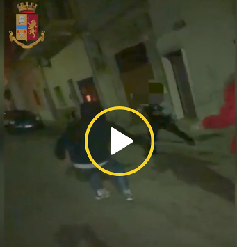 Così la baby gang in Puglia terrorizzava il pensionato: il video choc